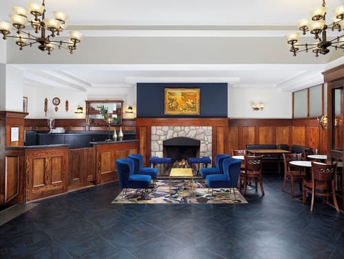 Huntingdon Hotel and Suites, Reception