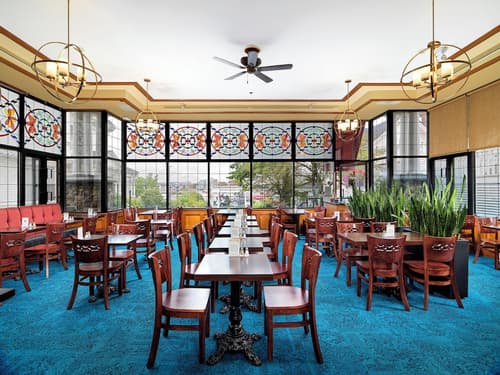 Huntingdon Hotel and Suites, Breakfast area