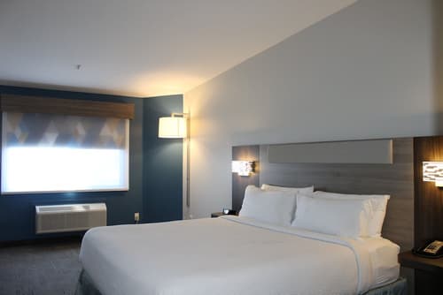 Holiday Inn Express Bakersfield by IHG, Room