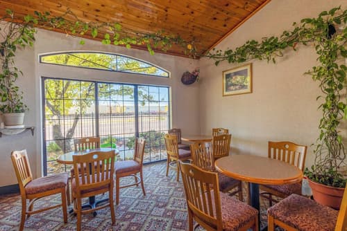 Royal Holiday Motel By Belvilla Gallup I-40, Breakfast area