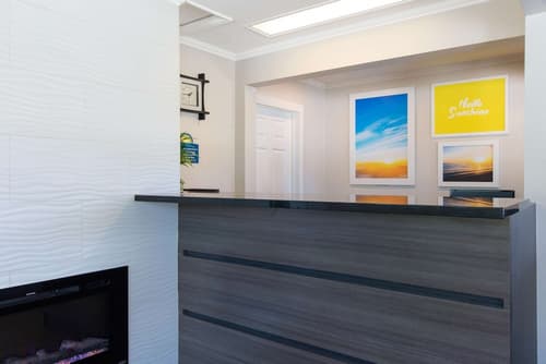 Days Inn by Wyndham Monterey-Fisherman's Wharf Aquarium, Lobby