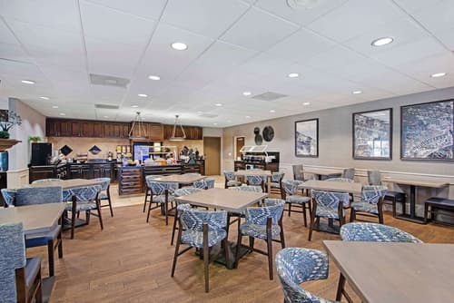 Best Western Savannah Historic District, Business center