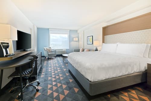 Holiday Inn & Suites Across From Universal Orlando by IHG, Room