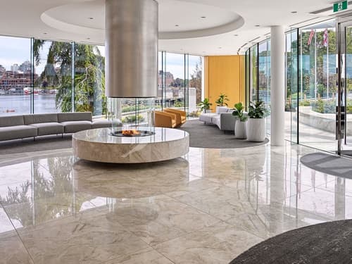 Inn at Laurel Point, Lobby