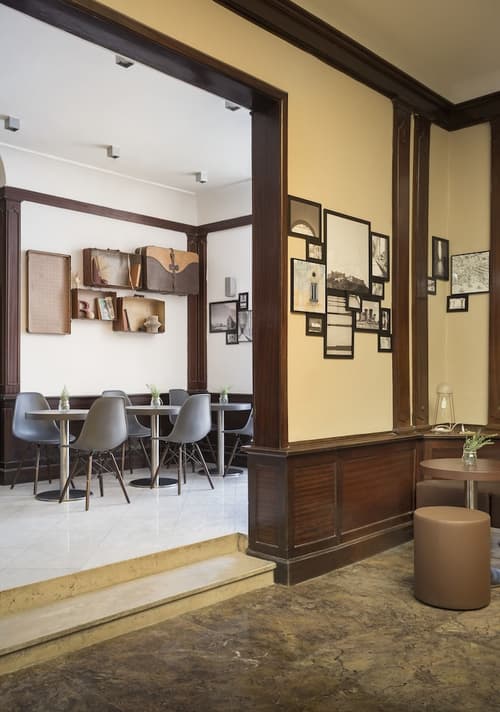 B&B Hotel Napoli, Interior entrance