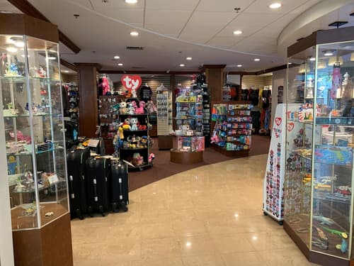 DoubleTree by Hilton at the Entrance to Universal Orlando, Gift shop