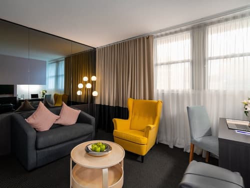 Park Regis City Centre, Room