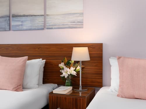 Park Regis City Centre, Room