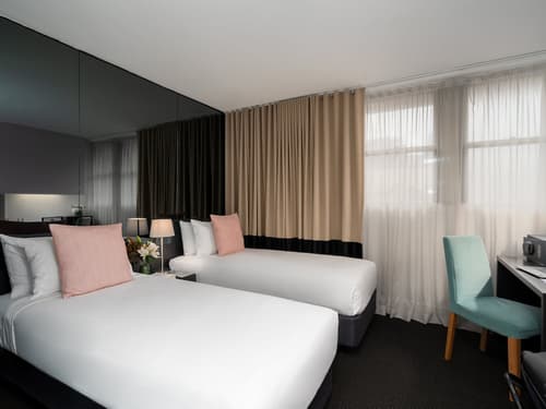 Park Regis City Centre, Room