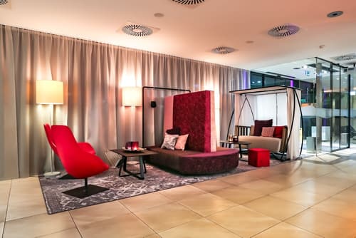 arte Hotel Linz, Lobby sitting area