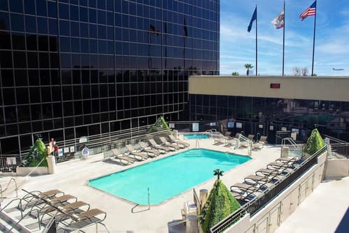 Hilton Los Angeles Airport, Pool