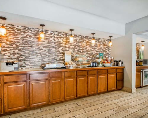 Quality Inn US65 & E. Battlefield Rd. Springfield, Breakfast area