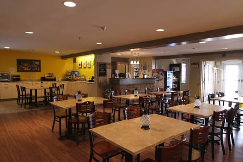 Travelodge Suites by Wyndham Moncton, Breakfast area