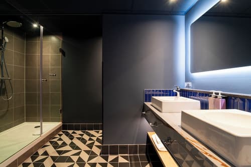 TRIBE Den Haag Centraal, Room