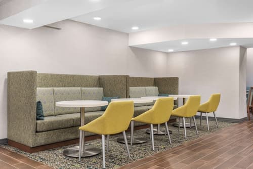 Hampton Inn & Suites by Hilton Toronto Downtown, Lobby