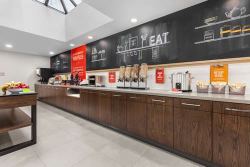 Hampton Inn & Suites by Hilton Toronto Downtown, Breakfast area