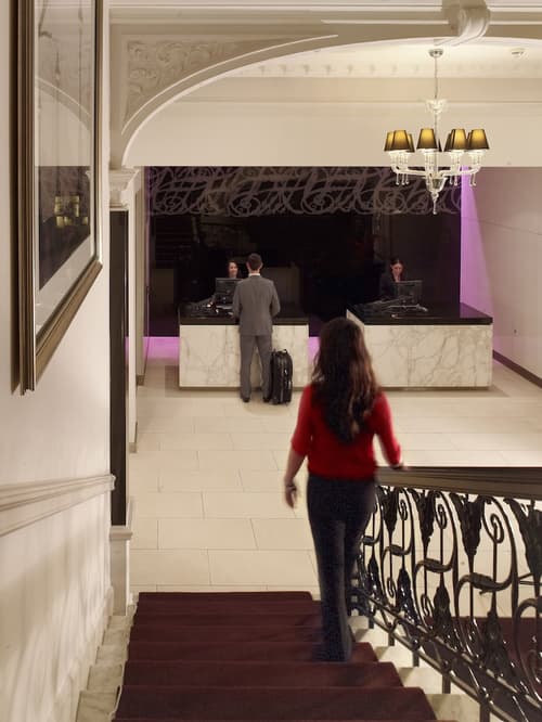 Thistle London Holborn, Lobby