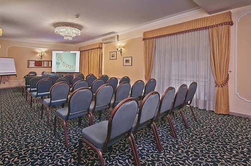 Napoleon Hotel, Business center