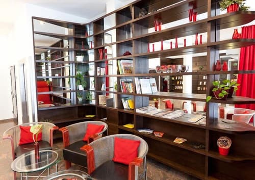 Hotel Boltzmann, Lobby sitting area