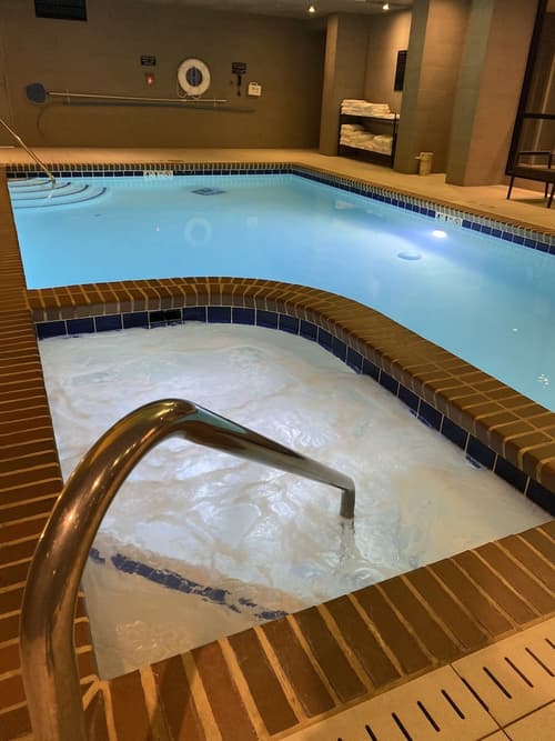 Warwick Seattle, Indoor spa tub