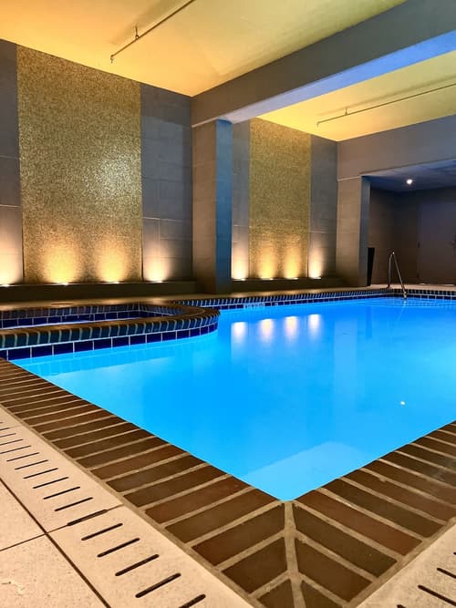 Warwick Seattle, Indoor pool