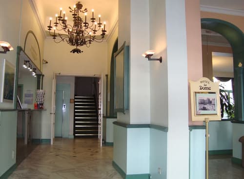 Hotel Le Dome, Lobby