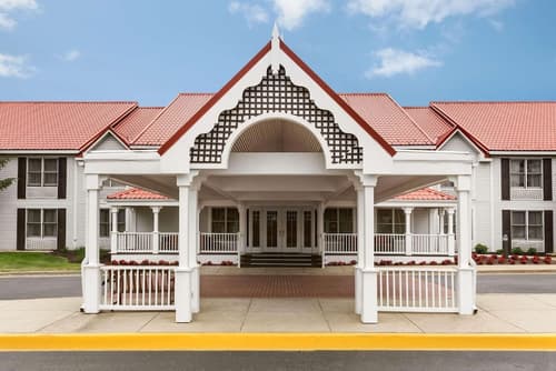 Country Inn & Suites by Radisson, Holland, MI, Exterior