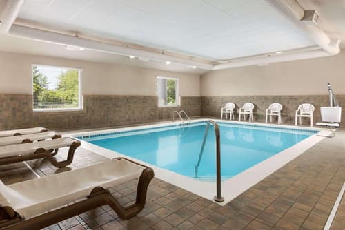 Country Inn & Suites by Radisson, Holland, MI, Pool