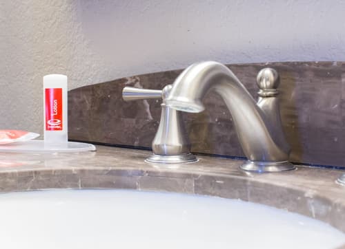 Greenstay Joplin, Bathroom sink