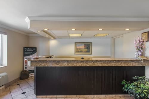 Econo Lodge Inn & Suites Joplin, Lobby