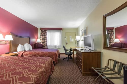 Econo Lodge Inn & Suites Joplin, Room