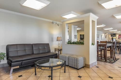 Econo Lodge Inn & Suites Joplin, Lobby