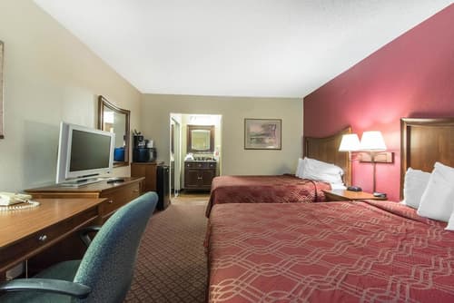 Econo Lodge Inn & Suites Joplin, Room