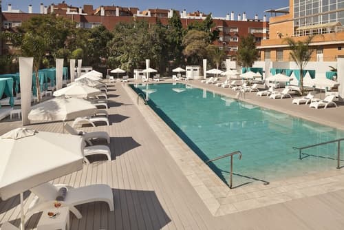 Melia Lebreros, Pool