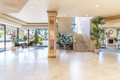 Atrium Hotel Vancouver, Lobby sitting area