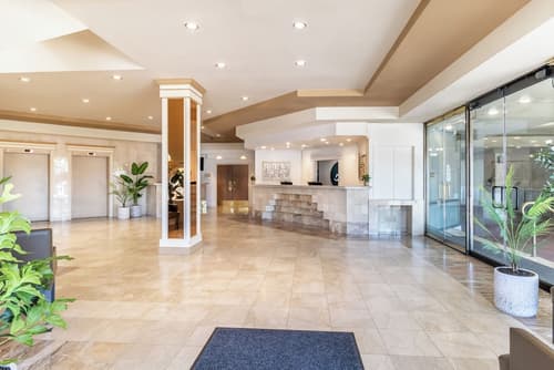 Atrium Hotel Vancouver, Reception