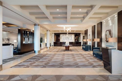 Sheraton Cavalier Calgary Hotel, Lobby lounge