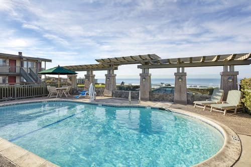 Cavalier Oceanfront Resort, Pool
