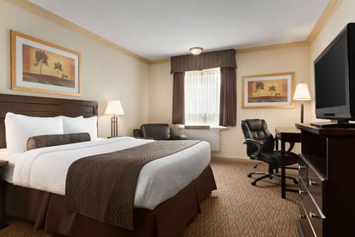 Days Inn & Suites by Wyndham Sault Ste. Marie ON, Room