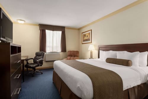 Days Inn & Suites by Wyndham Sault Ste. Marie ON, Room