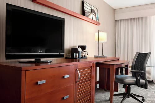 Courtyard by Marriott Springfield, Room