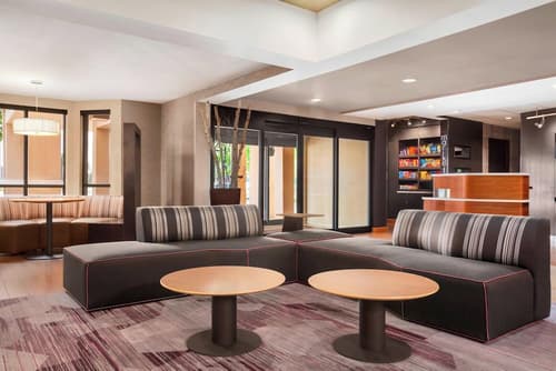 Courtyard by Marriott Springfield, Lobby