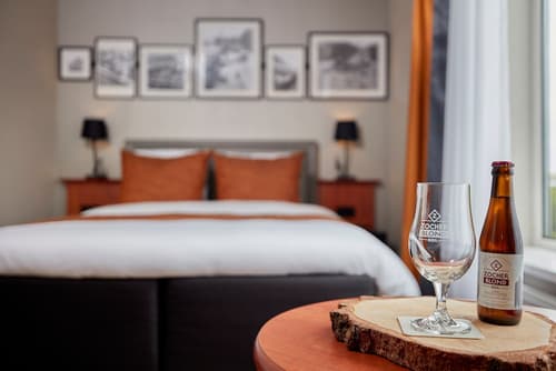 Carlton Square Hotel, Room