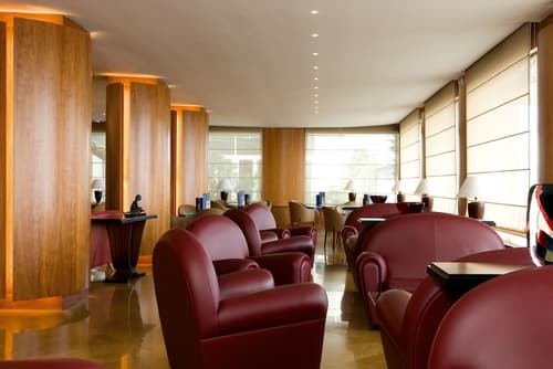 Royal Continental Hotel Naples, Lobby sitting area