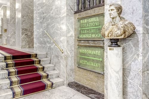 Bettoja Hotel Mediterraneo, Interior entrance