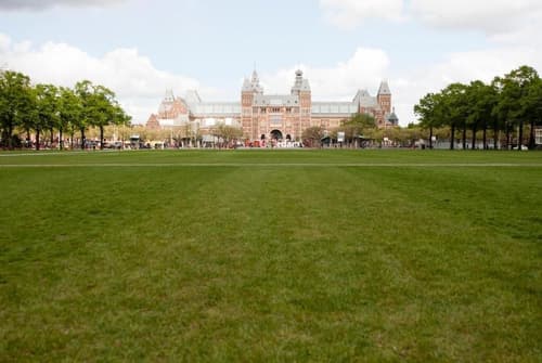 Trianon Hotel, Property grounds