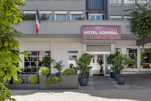 Hotel Admiral, Property entrance