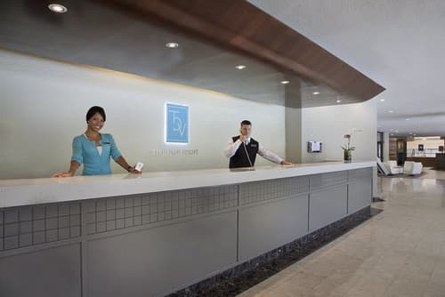 Toronto Don Valley Hotel and Suites, Lobby