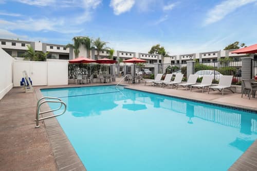 Solara Inn and Suites, Outdoor pool