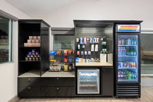 Solara Inn and Suites, Lobby